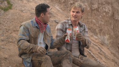 Davis and Staten grab a beer in Ransom Canyon