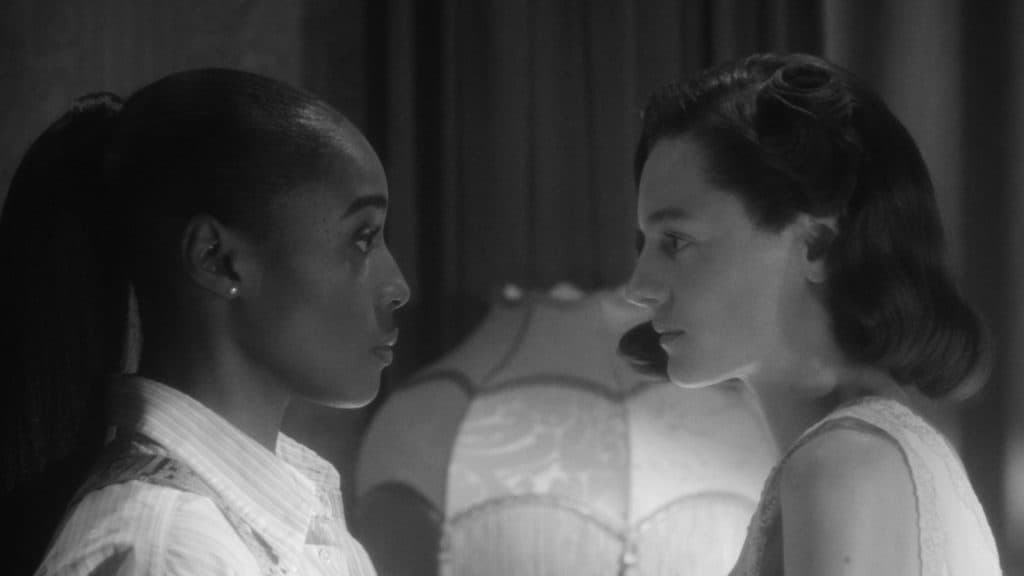 Issa Rae e Emma Corrin no devaneio do hotel