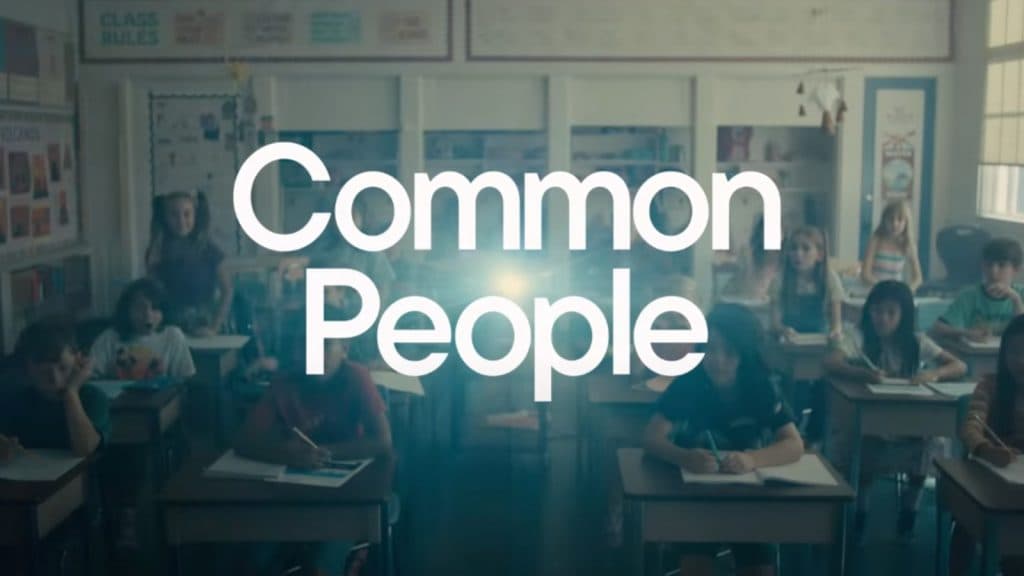 Um still of the 'Common People' episódio de Black Mirror Season 7