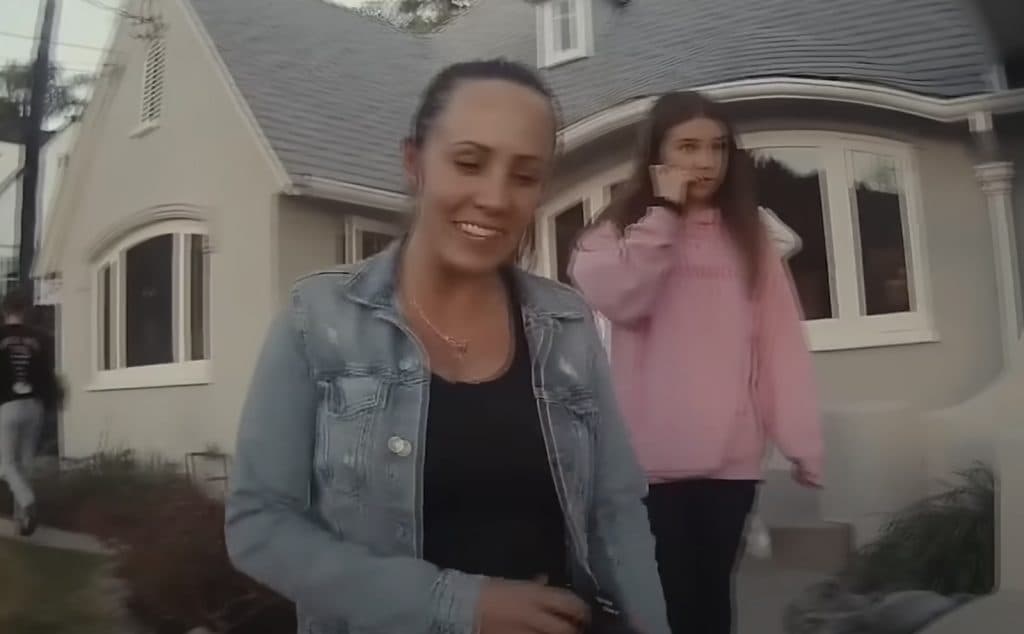 Tiffany Smith e Piper Rockelle no trailer de má influência