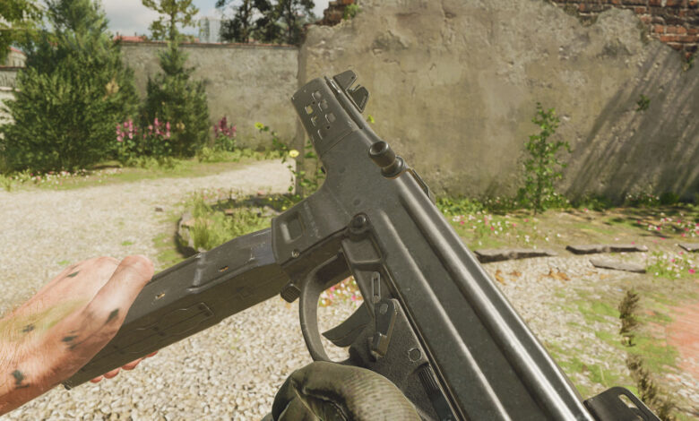 Black Ops 6 Operator with Ladra SMG