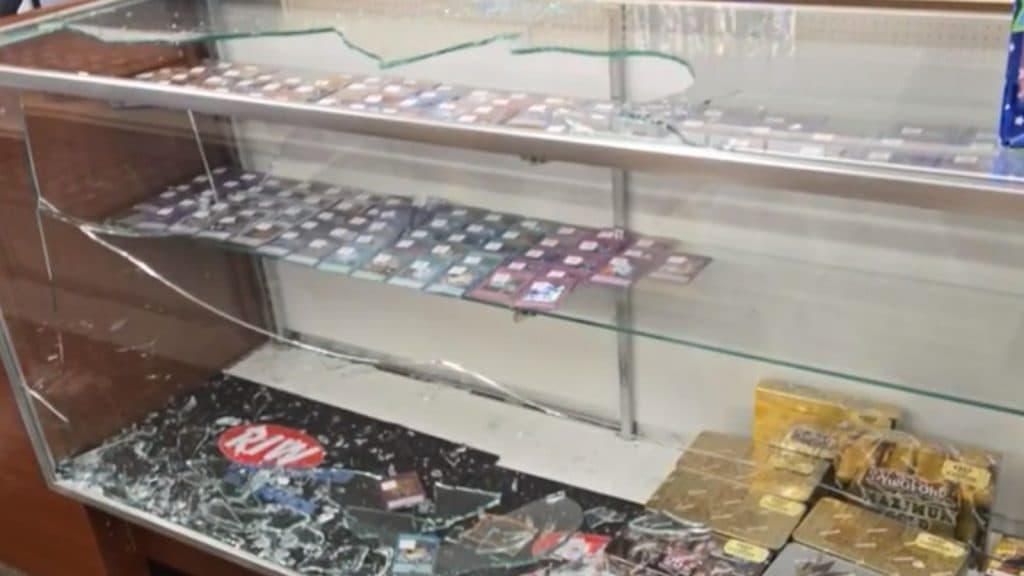 Pokemon Thieves Smash up exibir estação