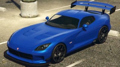 Blue Bravado Banshee GTS estacionado na estrada em GTA online