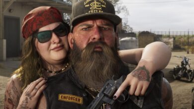 Two people drinking beer