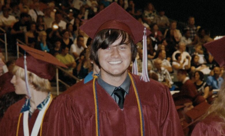 Photo of Timothy McVeigh being led away by police